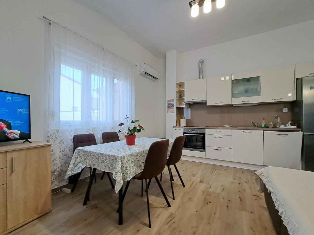 Holiday Apartman Kaštela Buitenkant foto