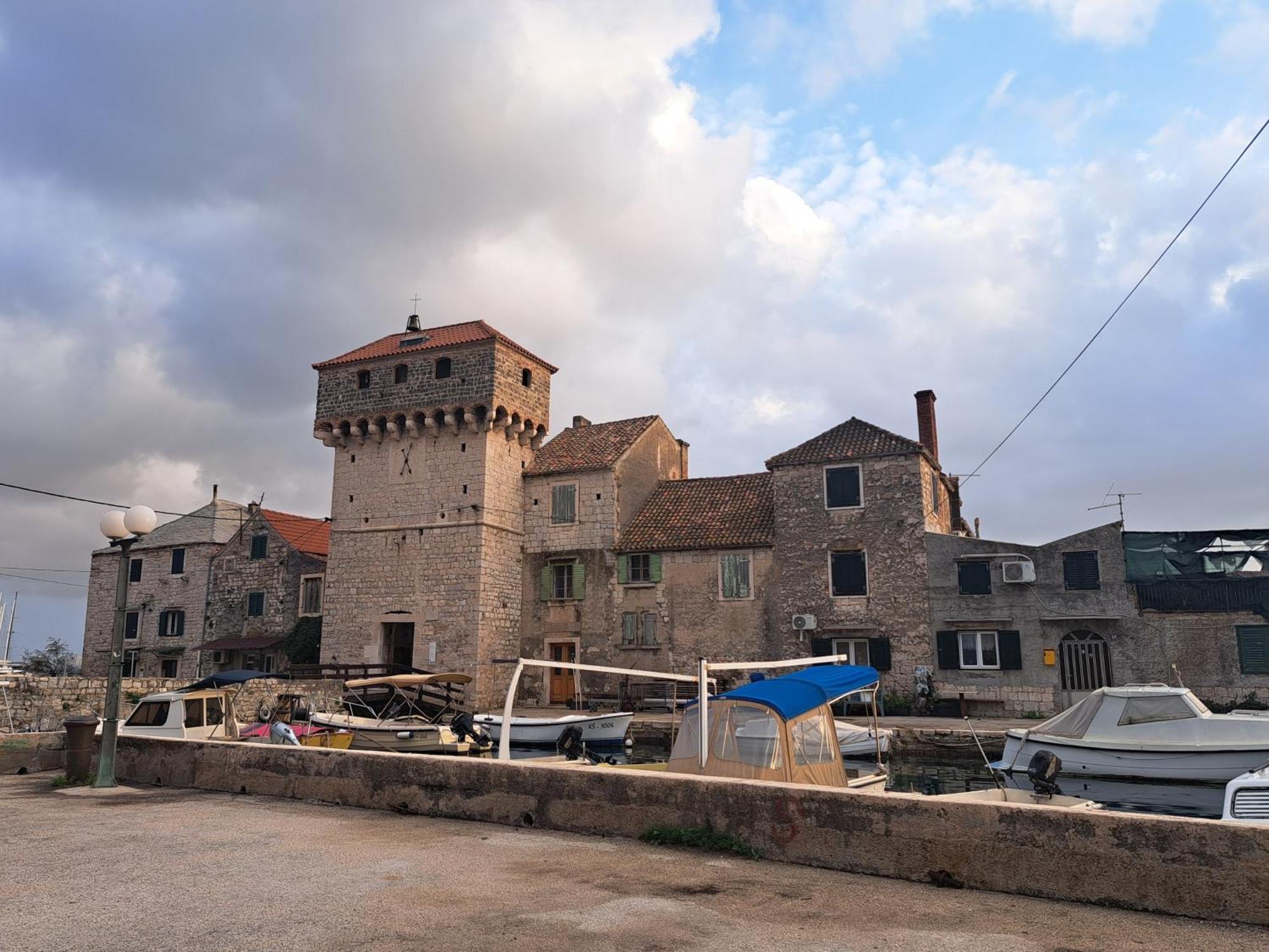 Holiday Apartman Kaštela Buitenkant foto